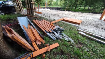 У парку "700-річчя Львова" облаштовують ігровий майданчик для дітей У парку "700-річчя Львова" облаштовують ігровий майданчик для дітей