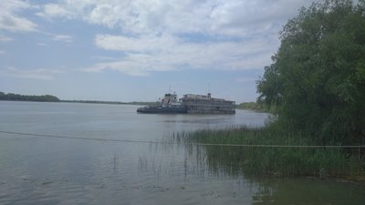 З набережної на Одещині прибрали дебаркадер, який стояв там понад 40 років З набережної на Одещині прибрали дебаркадер, який стояв там понад 40 років
