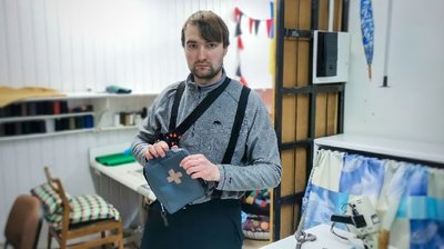 "На моєму фронті, мій особистий Джавелін": волинянин-кравець шиє медичні сумки для військових "На моєму фронті, мій особистий Джавелін": волинянин-кравець шиє медичні сумки для військових