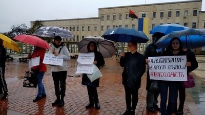 Це – рідні бійців, які захищають Україну з перших днів і місяців повномасштабного вторгнення Росії. Це – рідні бійців, які захищають Україну з перших днів і місяців повномасштабного вторгнення Росії.