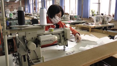 У Франківську люди з інвалідністю шитимуть маски вищої категорії захисту У Франківську люди з інвалідністю шитимуть маски вищої категорії захисту