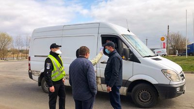 У Кіровоградській області поліцейські долучились до роботи на карантинних блокпостах У Кіровоградській області поліцейські долучились до роботи на карантинних блокпостах