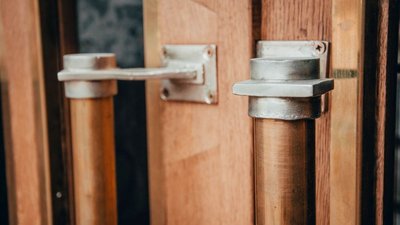 У Львові відновили дубову історичну браму У Львові відновили дубову історичну браму