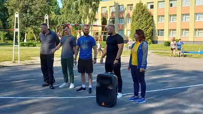 У Луцьку під час річниці ранкової зарядки зібрали У Луцьку під час річниці ранкової зарядки зібрали