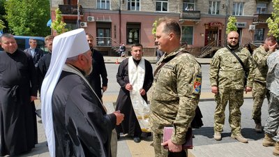Греко-католицька Церква у Тернополі передала 7 автомобілів для ЗСУ Греко-католицька Церква у Тернополі передала 7 автомобілів для ЗСУ