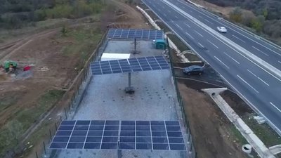 На трасі Київ-Одеса запрацювала перша в Україні сонячна електростанція для ліхтарів