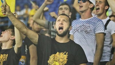 "Він був воїном": у Харкові попрощалися з лідером фанатського руху Олександром Клушиним "Він був воїном": у Харкові попрощалися з лідером фанатського руху Олександром Клушиним