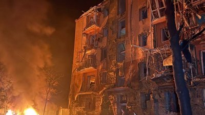 Пошкоджена внаслідок удару РФ багатоповерхівка в Запоріжжі, 17 жовтня 2026 року