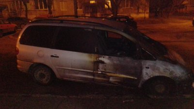Вночі у Чернігові підпалили автомобіль Вночі у Чернігові підпалили автомобіль