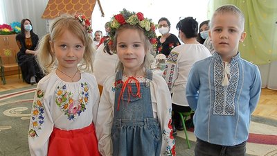 У Тернопільському дитсадку зібрали військовим великодні гостинці У Тернопільському дитсадку зібрали військовим великодні гостинці
