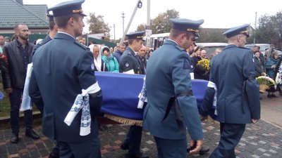 На Житомирщині прощаються із загиблими в авіакатастрофі на Харківщині курсантами (ОНОВЛЮЄТЬСЯ) На Житомирщині прощаються із загиблими в авіакатастрофі на Харківщині курсантами (ОНОВЛЮЄТЬСЯ)