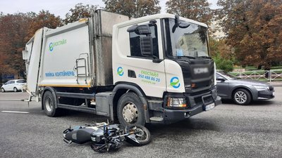 Аварія за участю сміттєвоза й мотоцикла