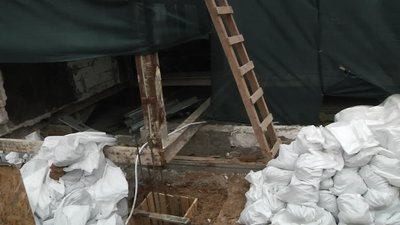 Тріщини у стінах: мешканці спального району Одеси вважають незаконними ремонтні роботи в будинку