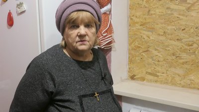 Як мешканці Шостки справляються з наслідками ракетного обстрілу Як мешканці Шостки справляються з наслідками ракетного обстрілу