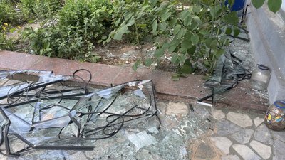 "Так гахнуло, аж кішка підлетіла на два метри. Потім люди закричали". Херсонці про обстріл міста армією РФ "Так гахнуло, аж кішка підлетіла на два метри. Потім люди закричали". Херсонці про обстріл міста армією РФ
