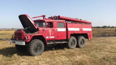 На Полтавщині торфовище гасять 6 рятувальників, машина і трактори На Полтавщині торфовище гасять 6 рятувальників, машина і трактори