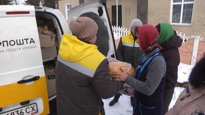 За словами поштарів, селянам надають усі послуги, які вони просять. За словами поштарів, селянам надають усі послуги, які вони просять.