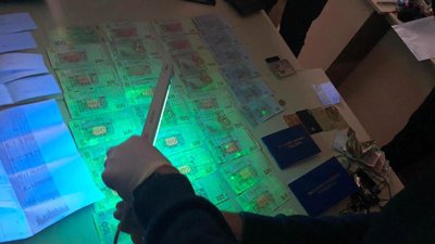 Поліція викрила викладачів запорізького вишу на отриманні хабаря Поліція викрила викладачів запорізького вишу на отриманні хабаря