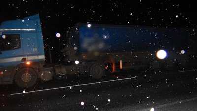 Вантажівка DAF, яка зіштовхнулась з легковиком Вантажівка DAF, яка зіштовхнулась з легковиком