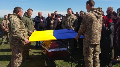 На Одещині поховали віськогово який помер через рани, отримані на війні На Одещині поховали віськогово який помер через рани, отримані на війні
