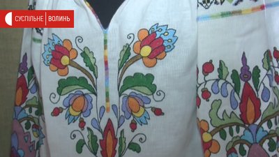 Лучанка Людмила Завада відтворює давні візерунки на сучасному одязі Лучанка Людмила Завада відтворює давні візерунки на сучасному одязі