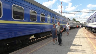 Щодня спеціальними вагонами із Запоріжжя евакуюються до ста людей Щодня спеціальними вагонами із Запоріжжя евакуюються до ста людей