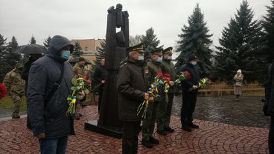 30-та річниця Збройних Сил України. В Ужгороді на Пагорбі Слави вшанували загиблих воїнів