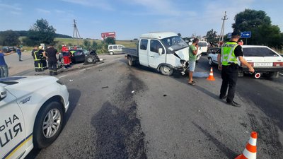 На дорозі "Львів-Мукачево" трапилась подвійна аварія: травмована 3-річна дитина На дорозі "Львів-Мукачево" трапилась подвійна аварія: травмована 3-річна дитина