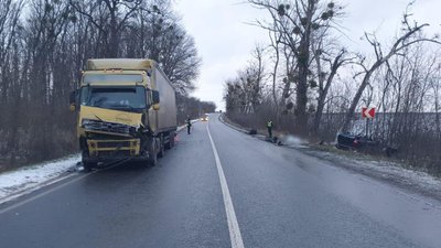 На Черкащині легковик зіткнувся з вантажівкою