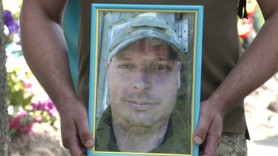 У Сумах поховали старшого солдата Сергія Велієва, який загинув на війні У Сумах поховали старшого солдата Сергія Велієва, який загинув на війні