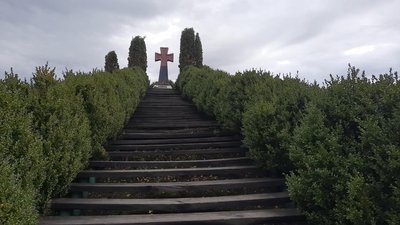 На місці Пилявецької битви військ Богдана Хмельницького з коронними військами Речі Посполитої насипаний курган та встановлений хрест. Це одна із туристичних локацій Старої Синяви. На місці Пилявецької битви військ Богдана Хмельницького з коронними військами Речі Посполитої насипаний курган та встановлений хрест. Це одна із туристичних локацій Старої Синяви.