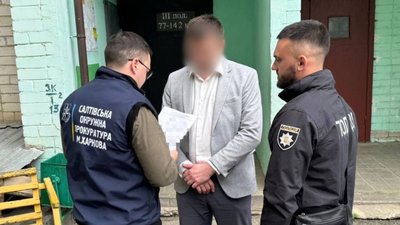 СБУ затримала директора ліцею, який фіктивно влаштовував до себе військовозобов'язаних 