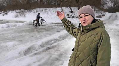 Переправа через Десну: жителі Пекарівського старостату добираються до центру кригою