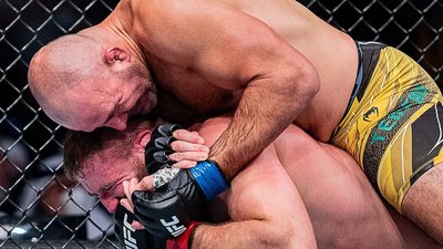 42-річний боєць Тейшейра уперше в кар'єрі став чемпіоном UFC після больового прийому: відео