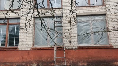 Вдруге вибило вікна: в Житомирі внаслідок ракетних ударів знову пошкоджена будівля однієї зі шкіл-інтернатів Вдруге вибило вікна: в Житомирі внаслідок ракетних ударів знову пошкоджена будівля однієї зі шкіл-інтернатів