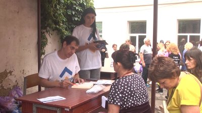 5 тисяч пакунків за чотири місяці отримали переселенці з Луганщини у благодійному хабі Вінниці