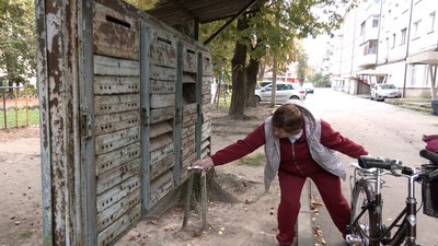 "Клієнти чекають, макіяж роблять": історія листоноші з Луцька, яка працює 17 років "Клієнти чекають, макіяж роблять": історія листоноші з Луцька, яка працює 17 років