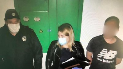 Прикарпатські правоохоронці затримали чоловіка, який стріляв з балкону