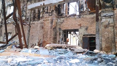 Окупанти обстрілами знищили ліцей в Черкаській Лозовій на Харківщині Окупанти обстрілами знищили ліцей в Черкаській Лозовій на Харківщині