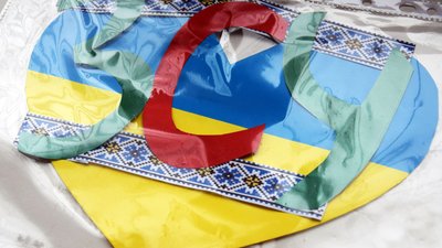 Школярі на Тернопільщині передали подарунки військовим