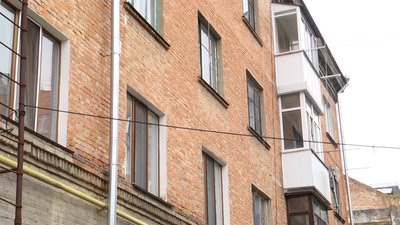 Через аварію на тепломережі жителі багатоквартирного будинку в Житомирі 10 днів лишаються без тепла Через аварію на тепломережі жителі багатоквартирного будинку в Житомирі 10 днів лишаються без тепла