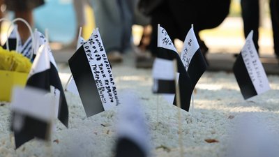 У Запоріжжі на Алеї Бойової Слави встановили "Прапори надії"