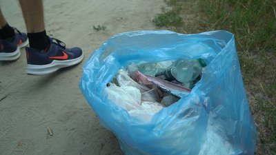 «Це приносить задоволення». Полтавець Дмитро Побоков збирає сміття під час пробіжки «Це приносить задоволення». Полтавець Дмитро Побоков збирає сміття під час пробіжки