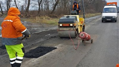 Ремонт доріг на Волині