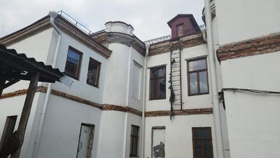 Будівля пам’ятки архітектури ХVІІ століття – колишня "Поштова станція губернського казначейства", яка перебуває в незадовільному стані Будівля пам’ятки архітектури ХVІІ століття – колишня "Поштова станція губернського казначейства", яка перебуває в незадовільному стані