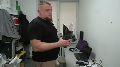 Назар Багнюк розповідає про роботу лабораторії протезування Назар Багнюк розповідає про роботу лабораторії протезування