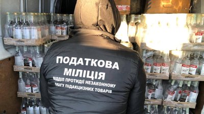 На Волині затримали бус із партією горілки На Волині затримали бус із партією горілки