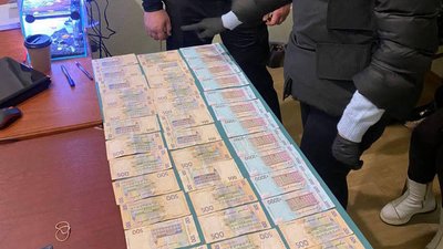 На Київщині росіянка пропонувала хабар поліцейському, щоб продавати алкоголь