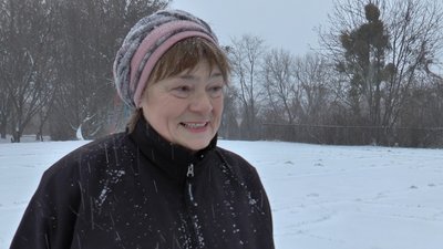 "Рух – це норма життя": полтавські пенсіонери щодня виходять на зарядку