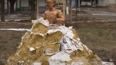 Як у прифронтовому Гуляйполі на Запоріжжі продовжують жити місцеві мешканці Як у прифронтовому Гуляйполі на Запоріжжі продовжують жити місцеві мешканці